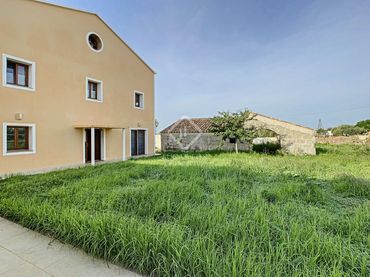 Casa rústica amb jardí en venda a Ciutadella