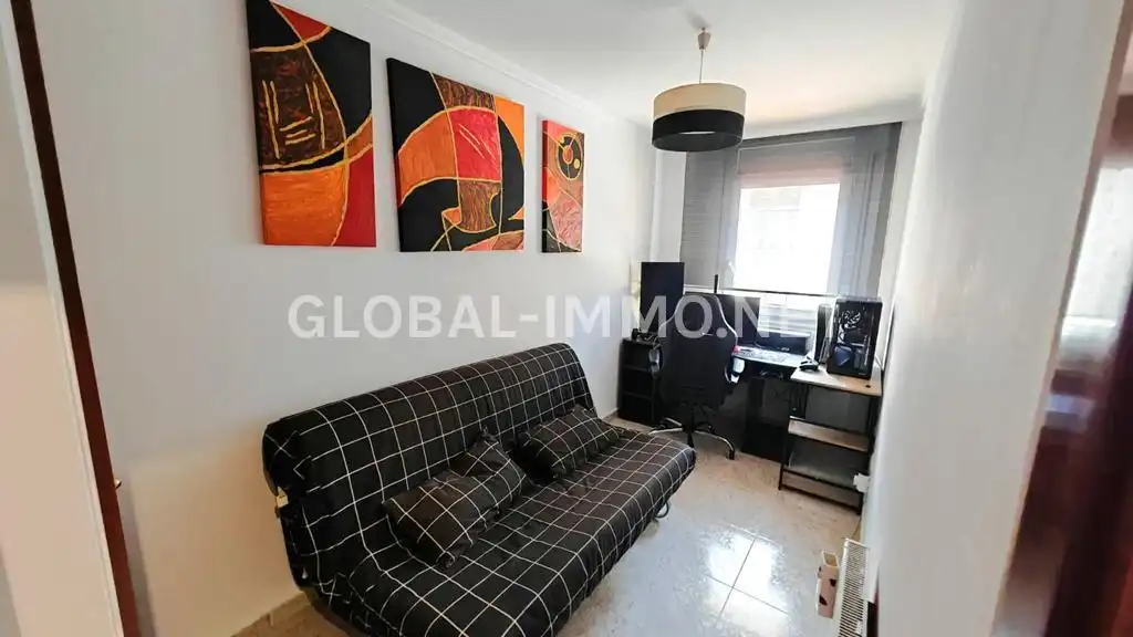 Habitación de Apartamento en venta en Roses con Calefacción, Terraza y Amueblado