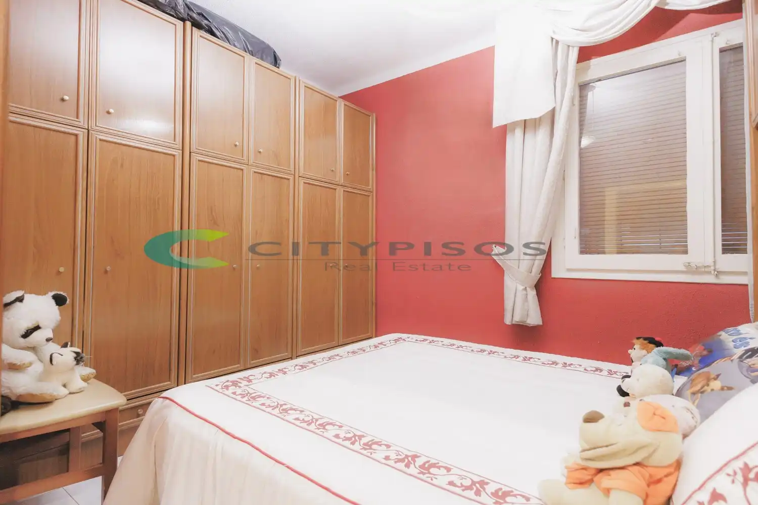 Bedroom of Flat for sale in Barcelona  with Air Conditioner and Oven