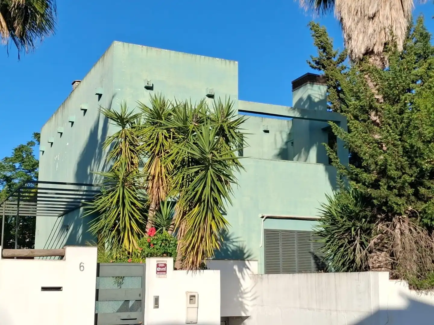 Vista exterior de Casa o chalet en venta en Espartinas con Jardín privado, Balcón y Piscina comunitaria