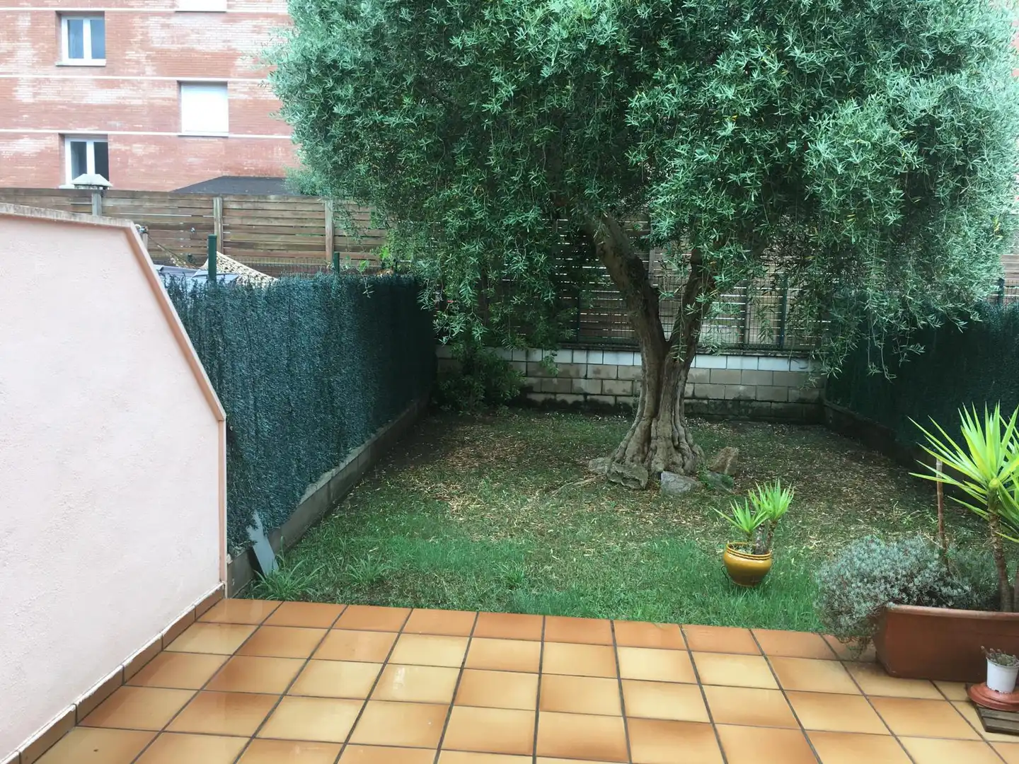 Jardí de Casa adosada en venda en Salt amb Aire condicionat, Calefacció i Jardí privat