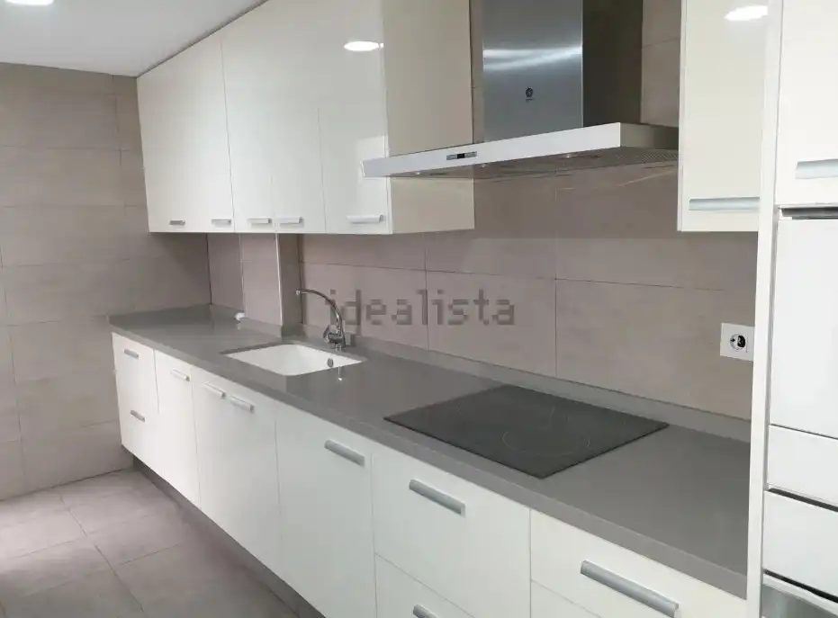 Cuina de Pis de lloguer en Moncada amb Aire condicionat, Terrassa i Moblat