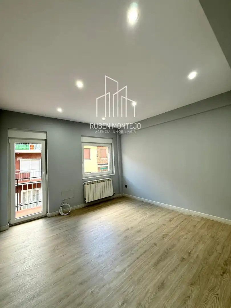 Bedroom of Flat for rent in Salamanca  with Heating, Parquet flooring and Terrace