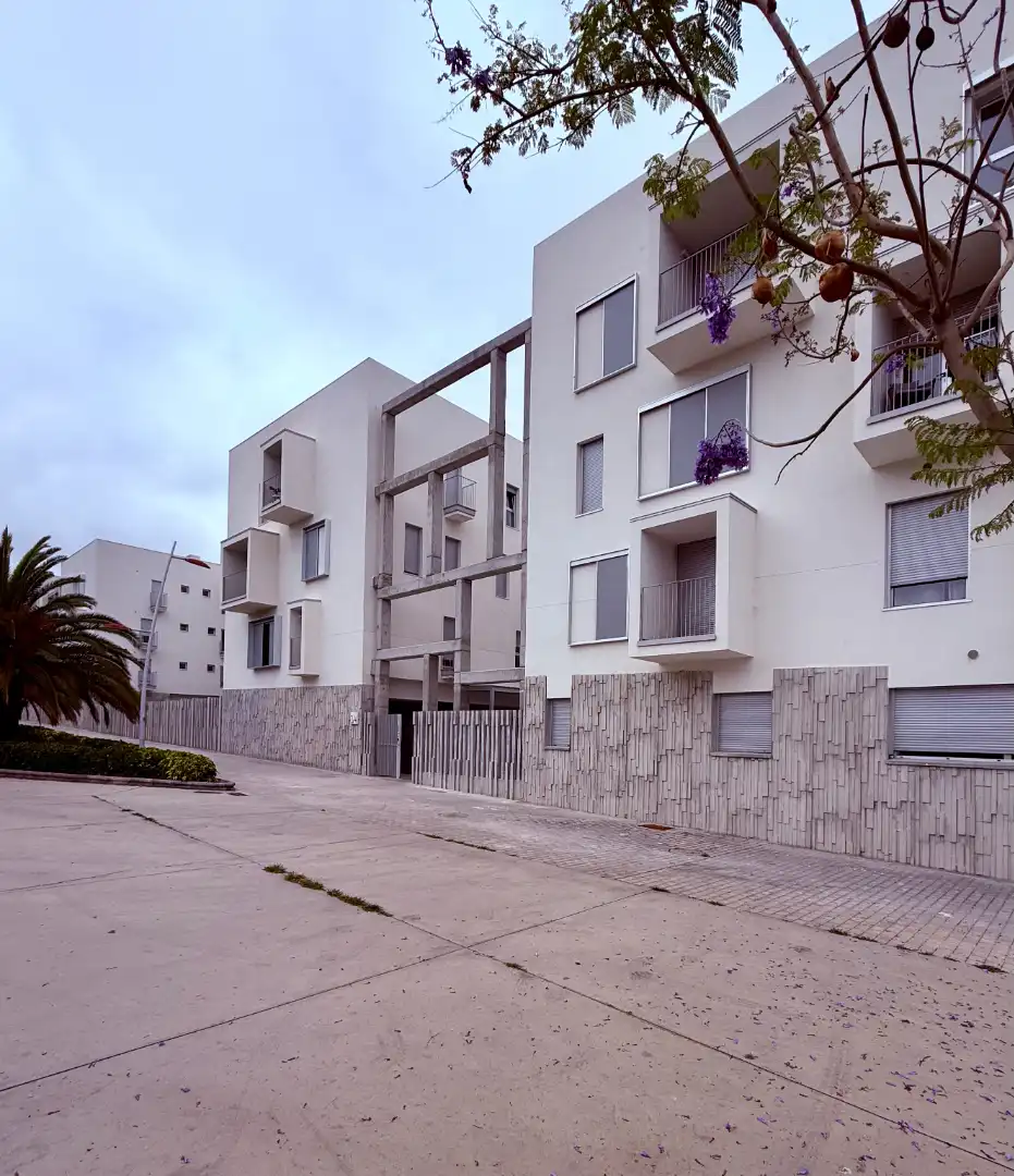 Vista exterior de Piso de alquiler en Las Palmas de Gran Canaria con Terraza, Trastero y Piscina