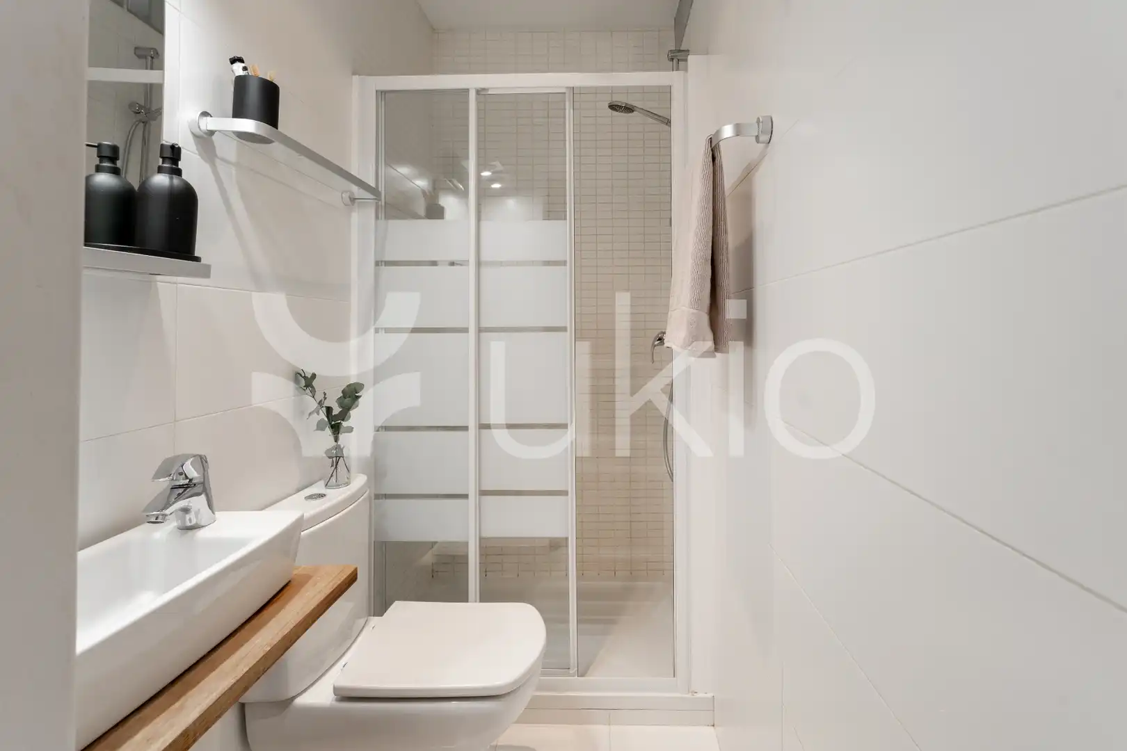 Dormitori de Apartament de lloguer en Madrid amb Aire condicionat, Calefacció i Moblat