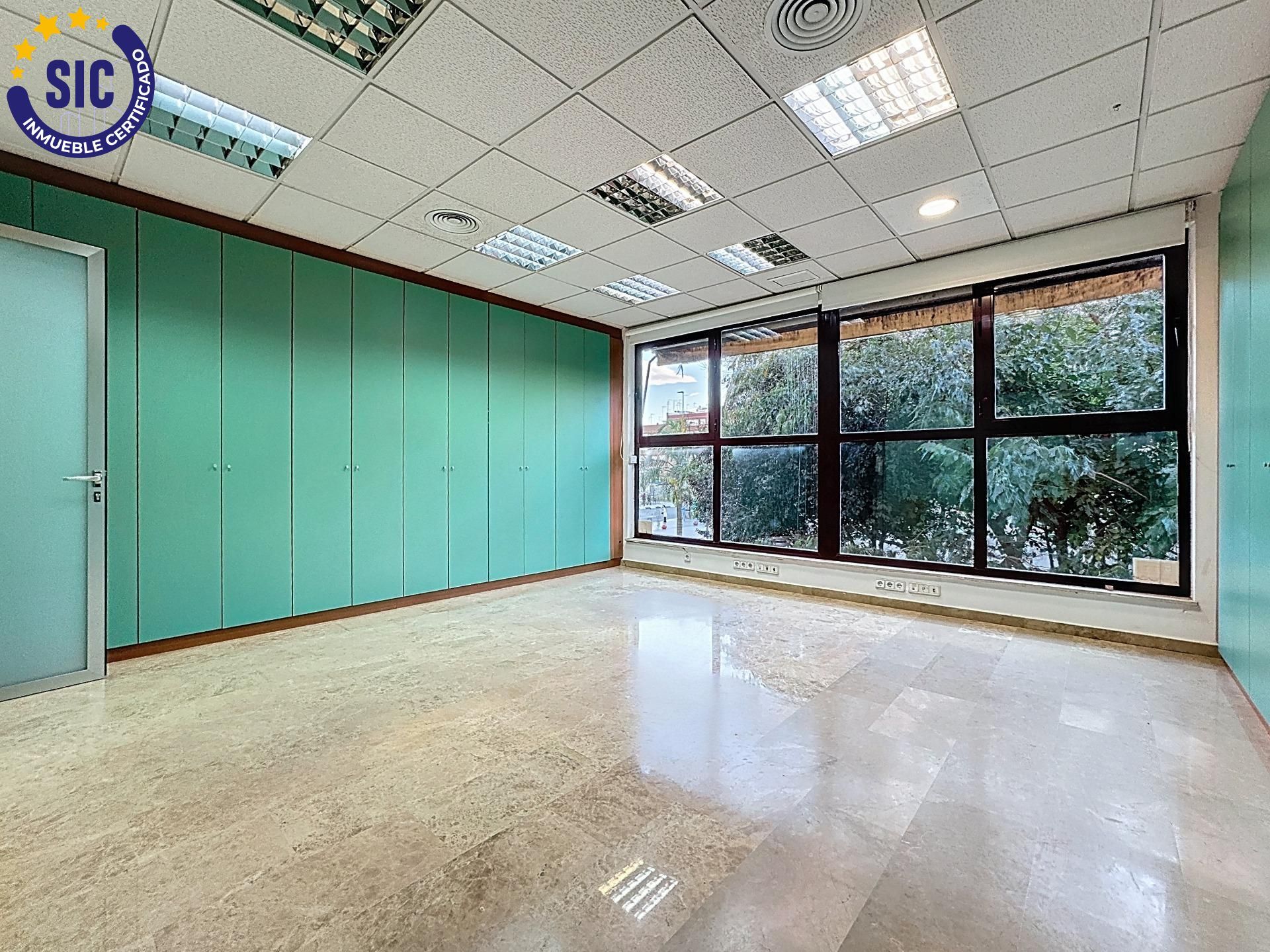 Office for sale in Torrent  with Air Conditioner