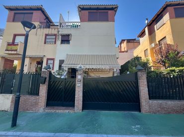 Casa aparellada en venda a Jabalcuz