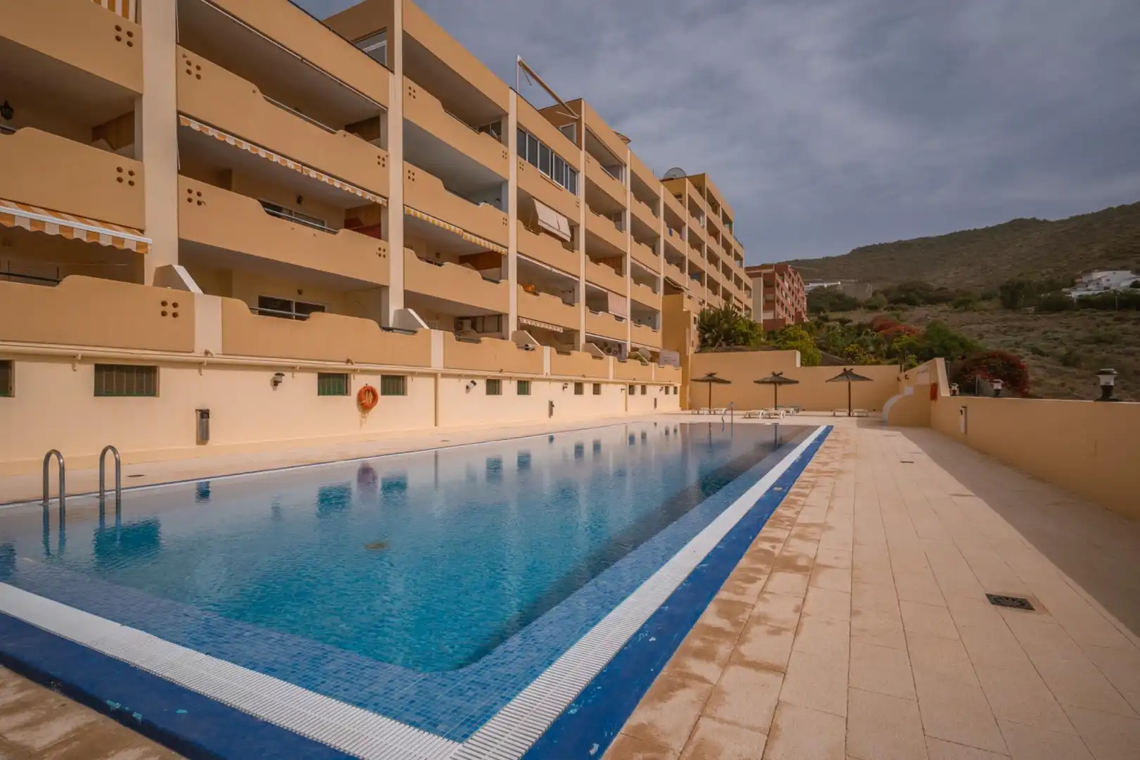 Piscina de Apartamento en venta en Adeje con Terraza, Amueblado y Piscina comunitaria
