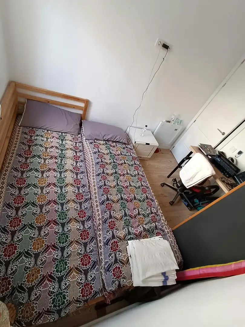 Bedroom of Flat for share in L'Hospitalet de Llobregat  with Air Conditioner, Heating and Furnished