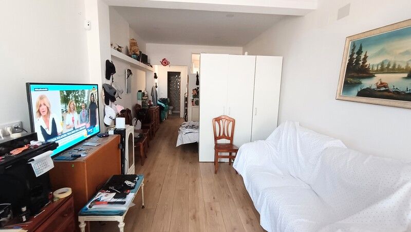 Sala de estar de Estudio en venta en  Madrid Capital