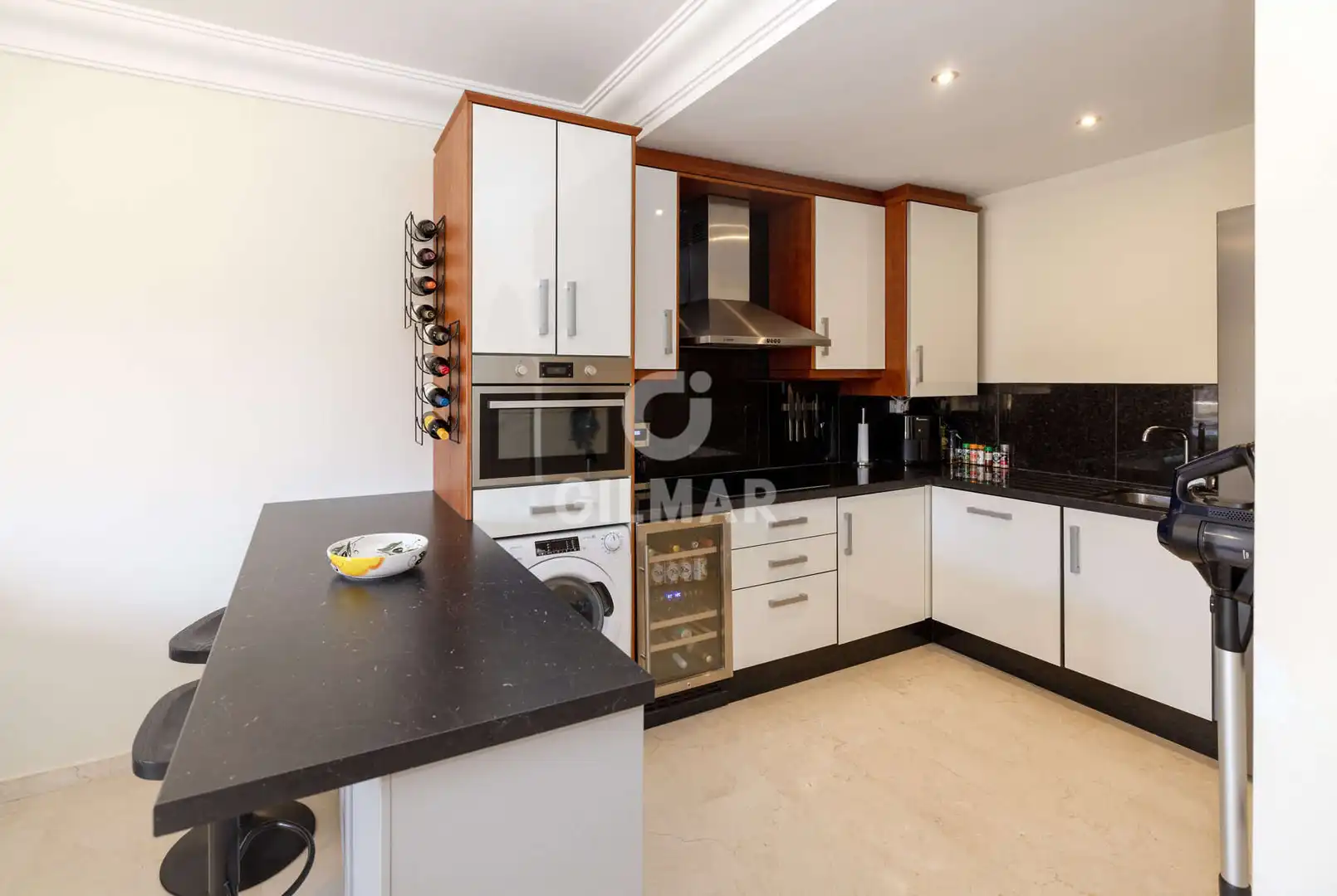 Cuina de Apartament en venda en Estepona amb Piscina i Balcó