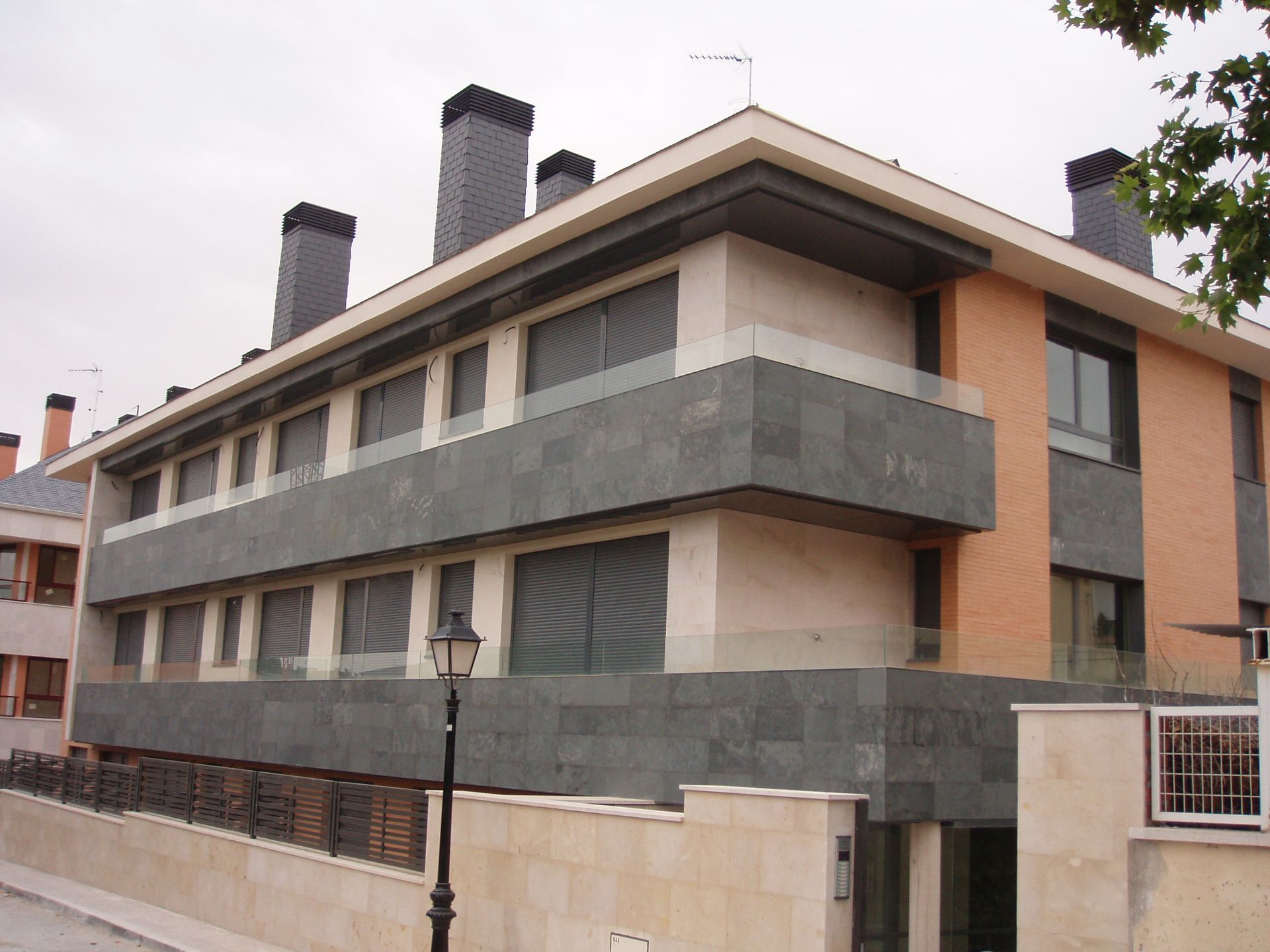 Vista exterior de Dúplex de alquiler en Torrelodones con Calefacción, Trastero y Horno