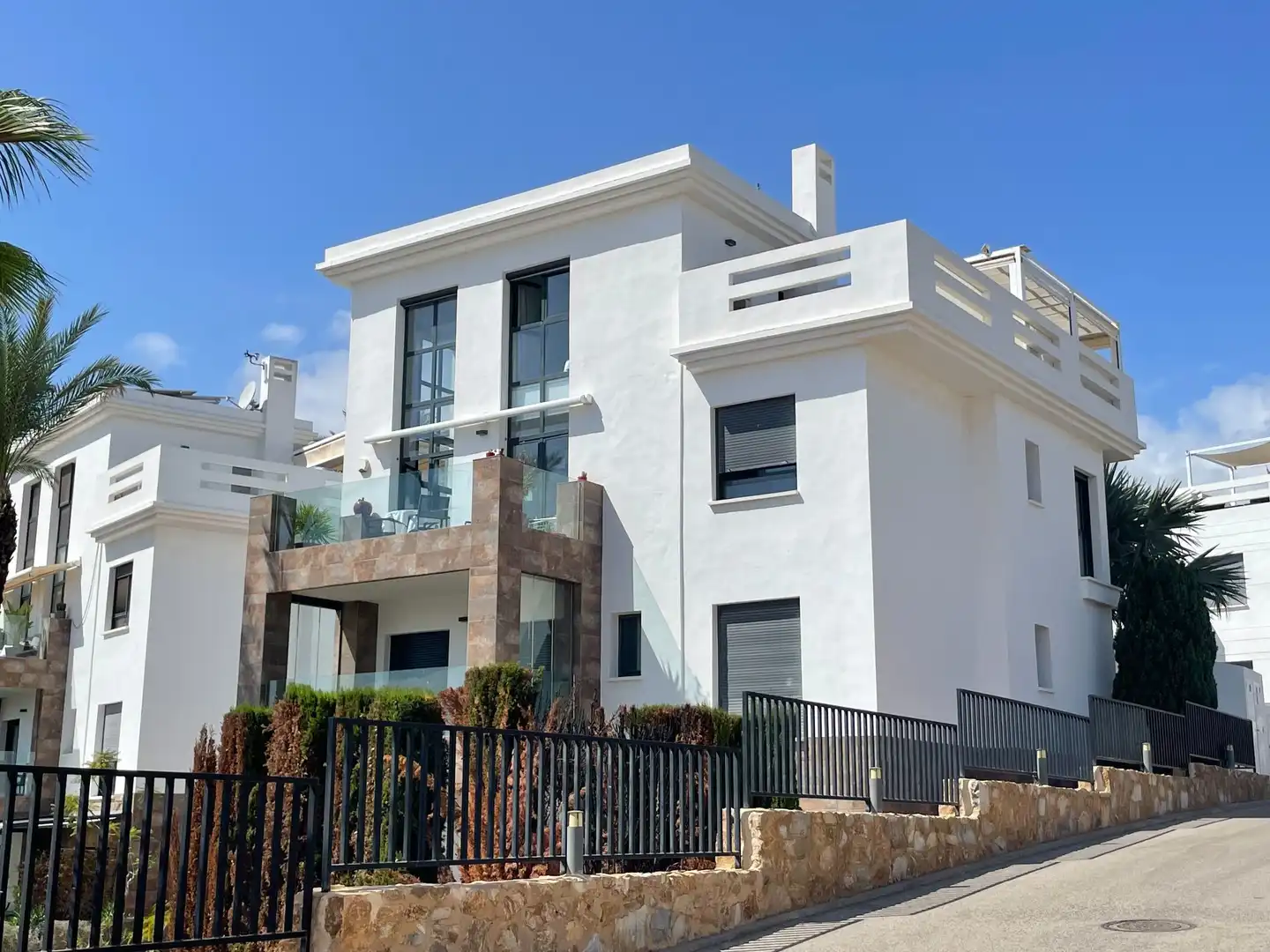 Vista exterior de Àtic en venda en Orihuela amb Terrassa i Piscina comunitària