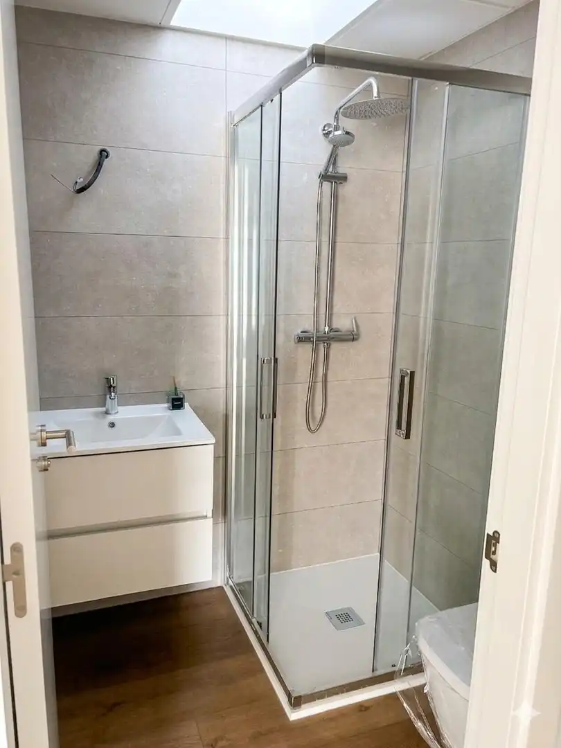 Baño de Piso en venta en El Puig de Santa Maria con Aire acondicionado, Balcón y Piscina comunitaria