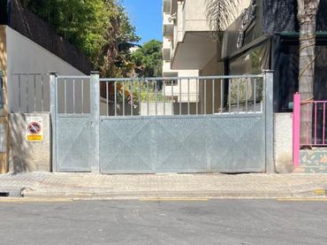 Motorradstellplatz mit Aufzug zur Miete in Carrer de Murillo 3