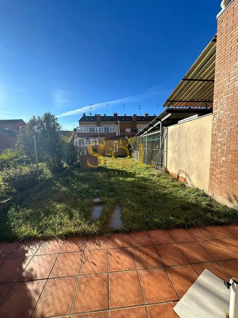Casa adosada en venta en Hospital de Órbigo con Calefacción, Jardín privado y Parquet