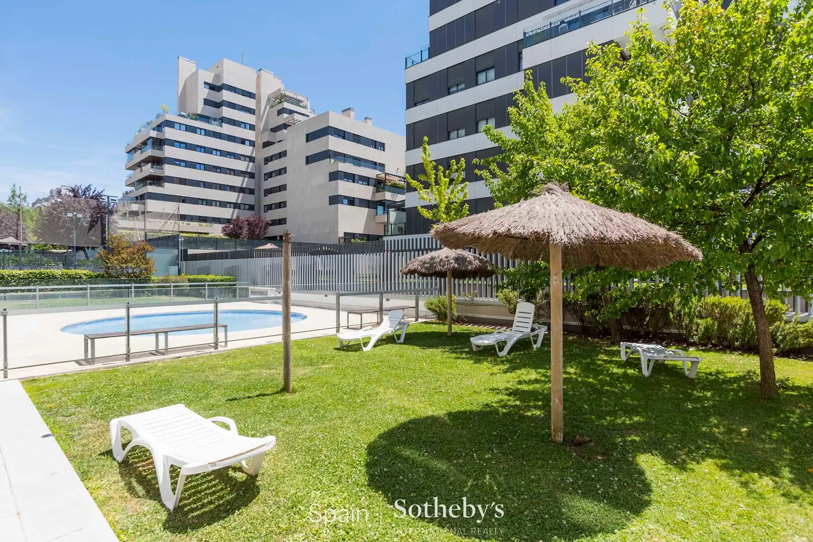 Piscina de Apartamento en venta en Madrid con Aire acondicionado, Calefacción y Terraza