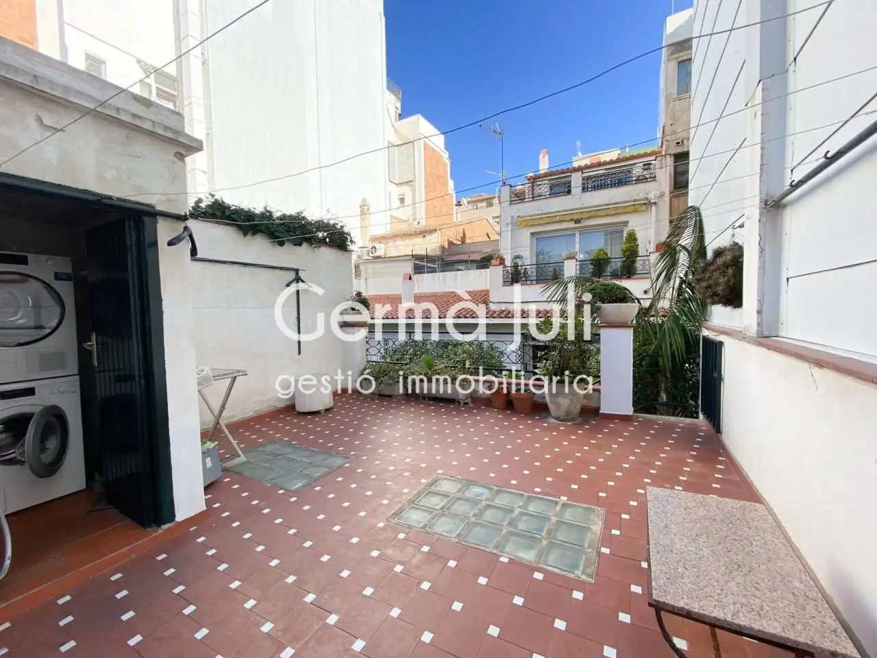 Vista exterior de Casa adosada en venta en Badalona con Aire acondicionado, Calefacción y Jardín privado