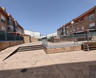 Vista exterior de Dúplex en venda en Torrijos amb Aire condicionat i Terrassa
