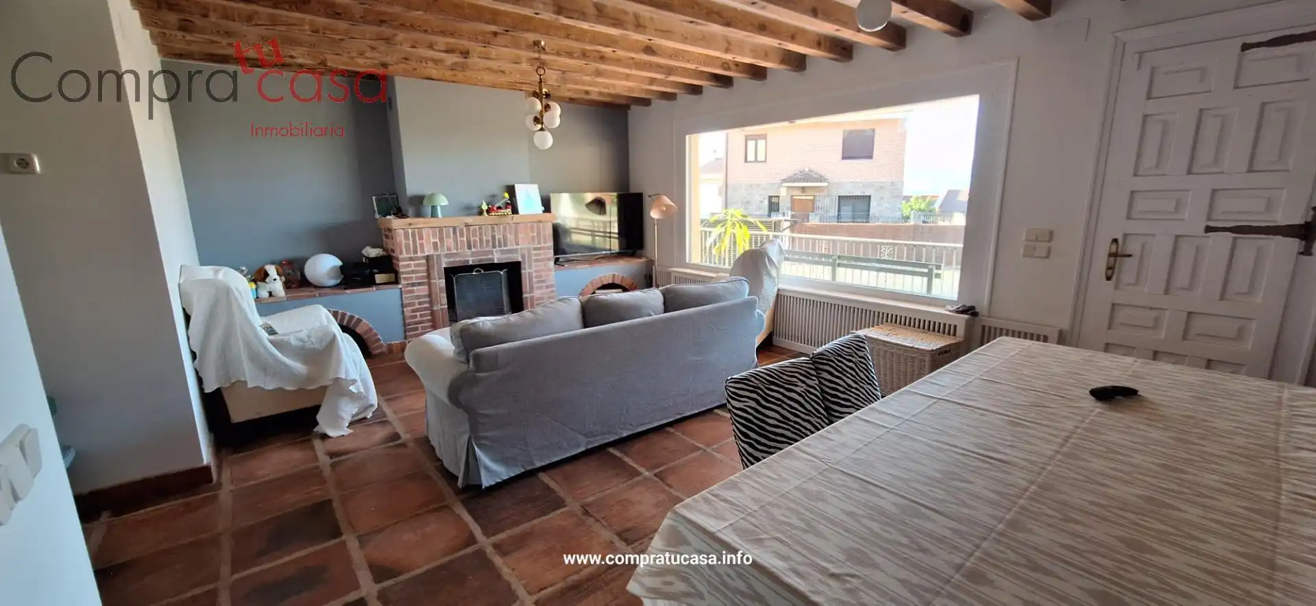 Sala d'estar de Casa o xalet en venda en La Lastrilla  amb Calefacció, Jardí privat i Terrassa