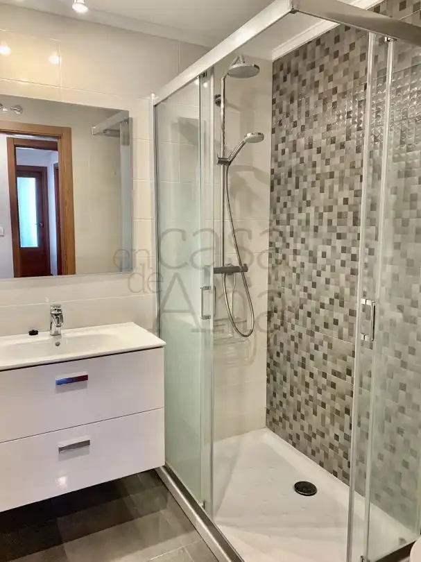 Baño de Piso de alquiler en Bilbao  con Calefacción, Jardín privado y Trastero