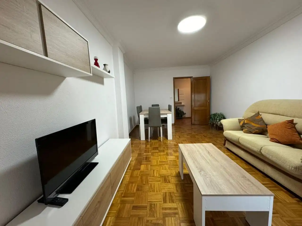 Living room of Flat for share in Ourense Capital   with Heating, Parquet flooring and Furnished