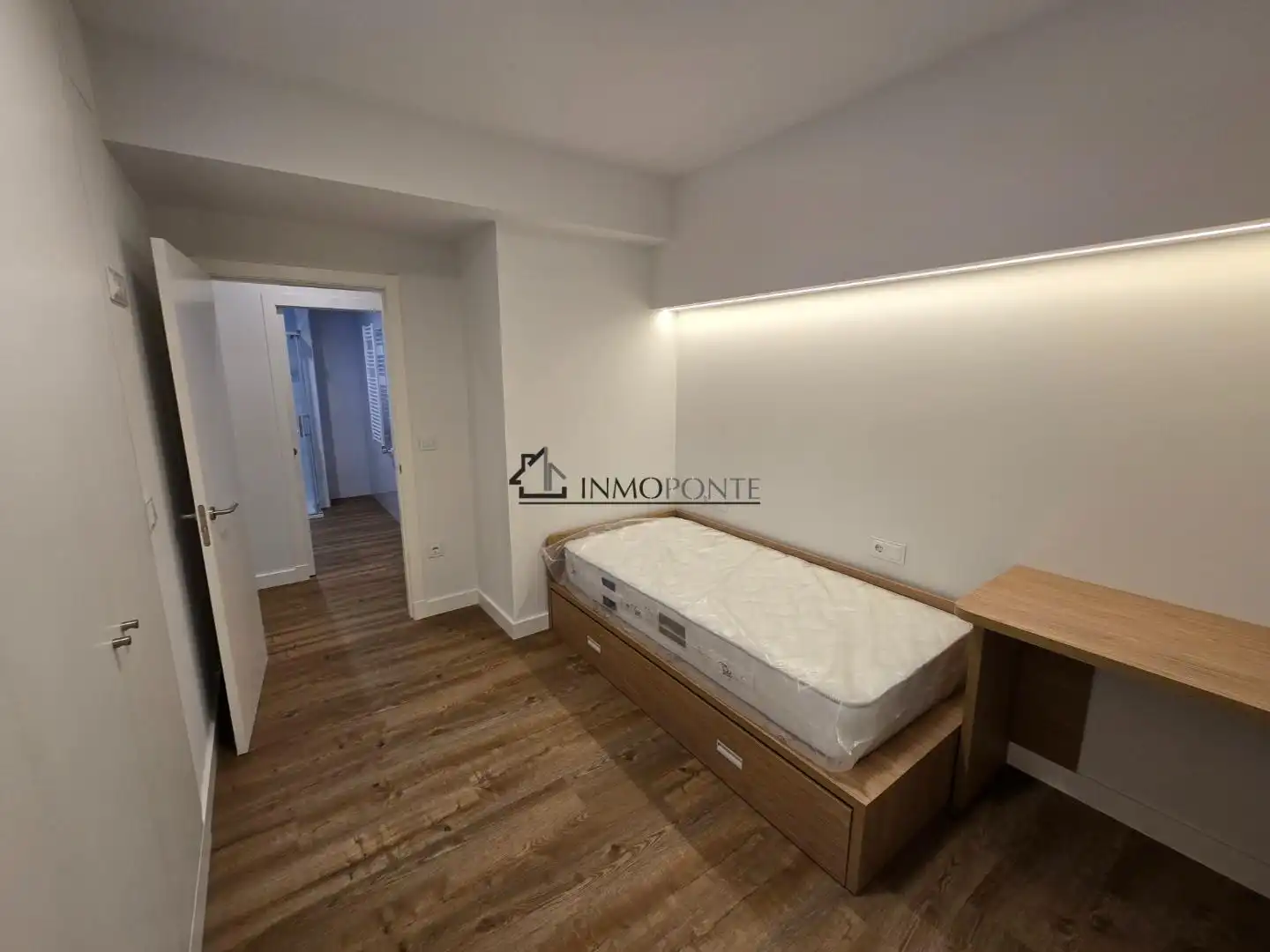 Bedroom of Flat for rent in Pontevedra Capital 