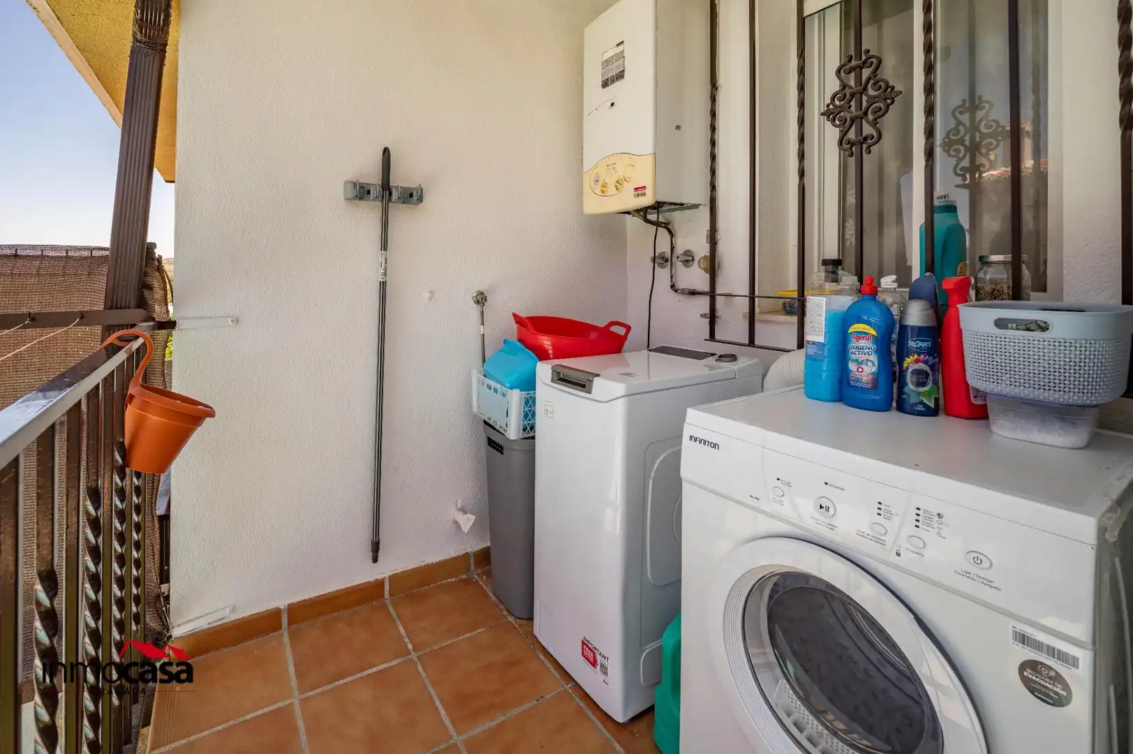 Cocina de Casa adosada en venta en Jun con Aire acondicionado, Jardín privado y Piscina