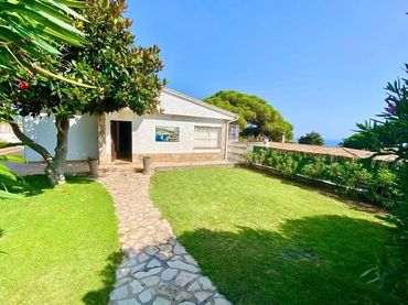 Casa amb piscina en venda a Canyelles