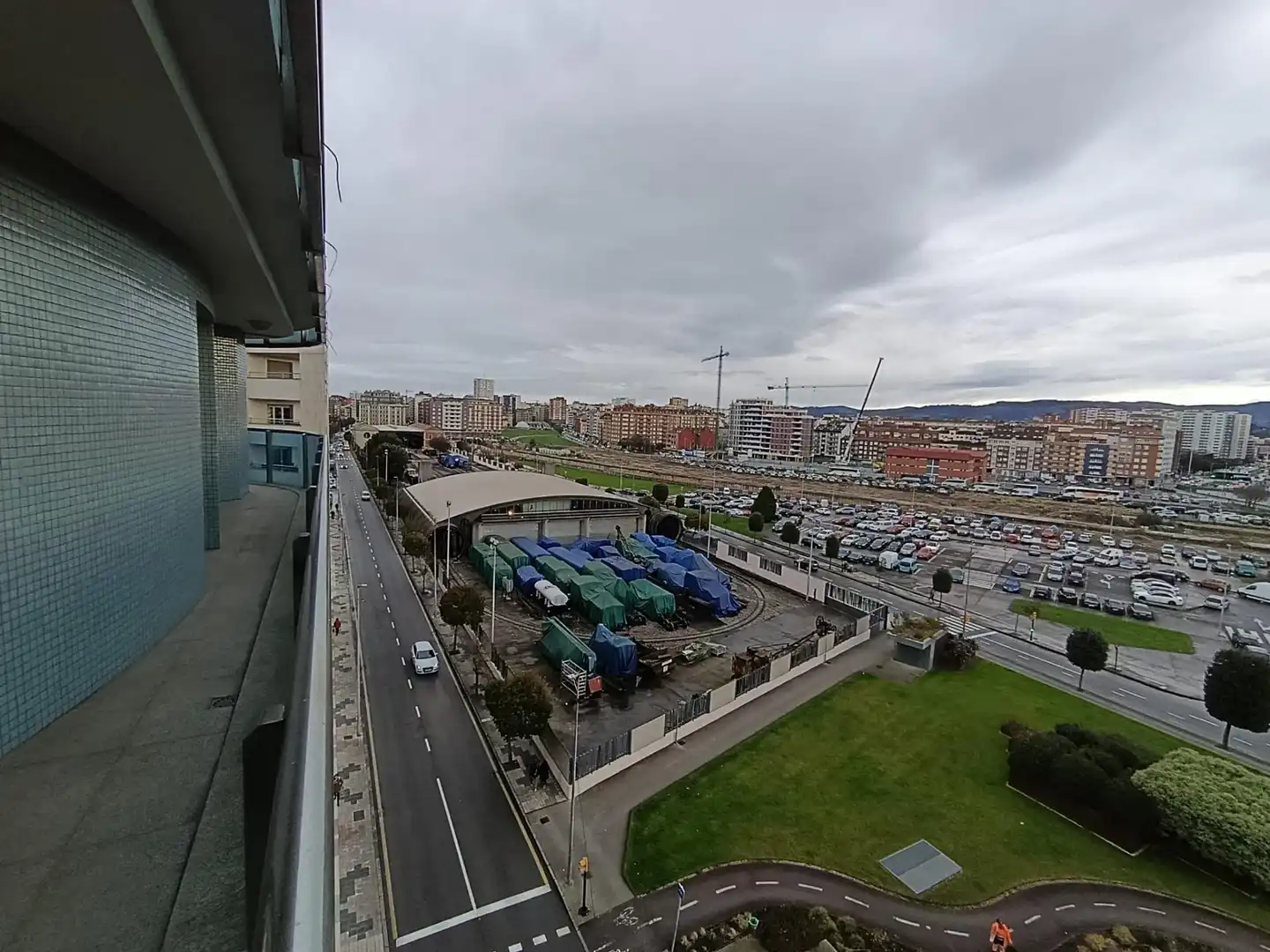 Aparcament de Pis en venda en Gijón  amb Terrassa, Traster i Moblat