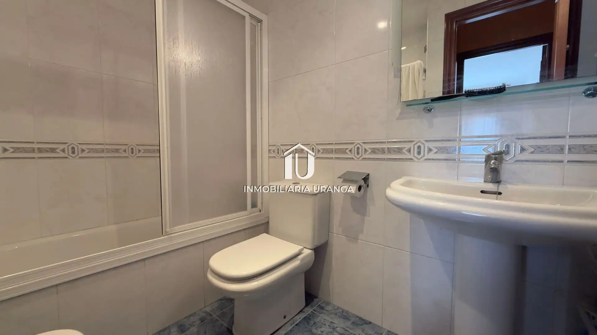 Bathroom of Flat for sale in Laredo  with Heating, Terrace and Furnished