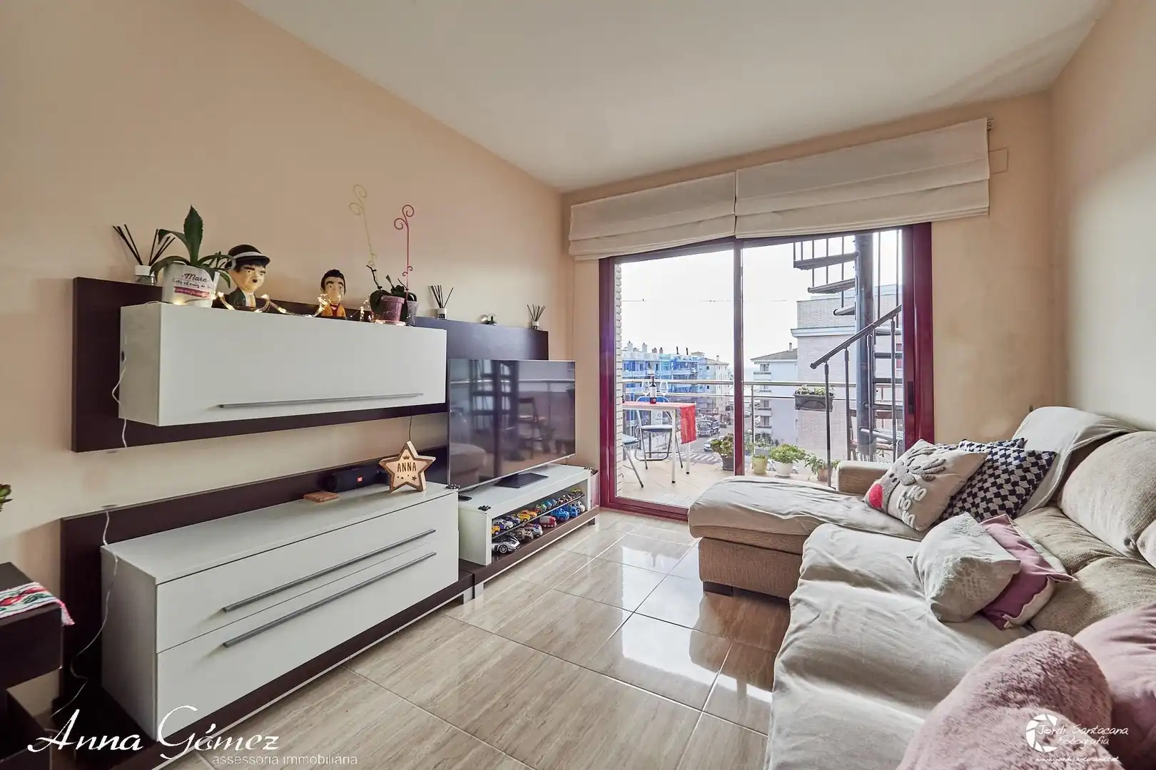 Wohnzimmer von Dachboden zum Verkauf in Calafell mit Heizung, Terrasse und Gemeinschaftspool