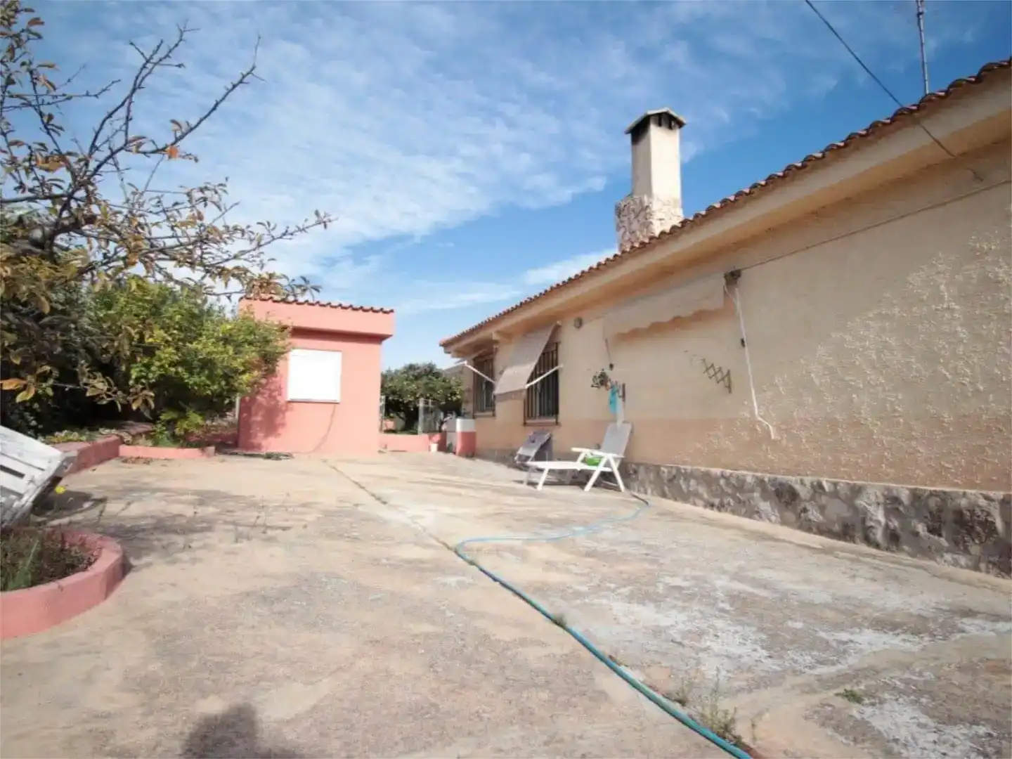 Vista exterior de Casa o chalet en venta en Montserrat con Aire acondicionado y Piscina