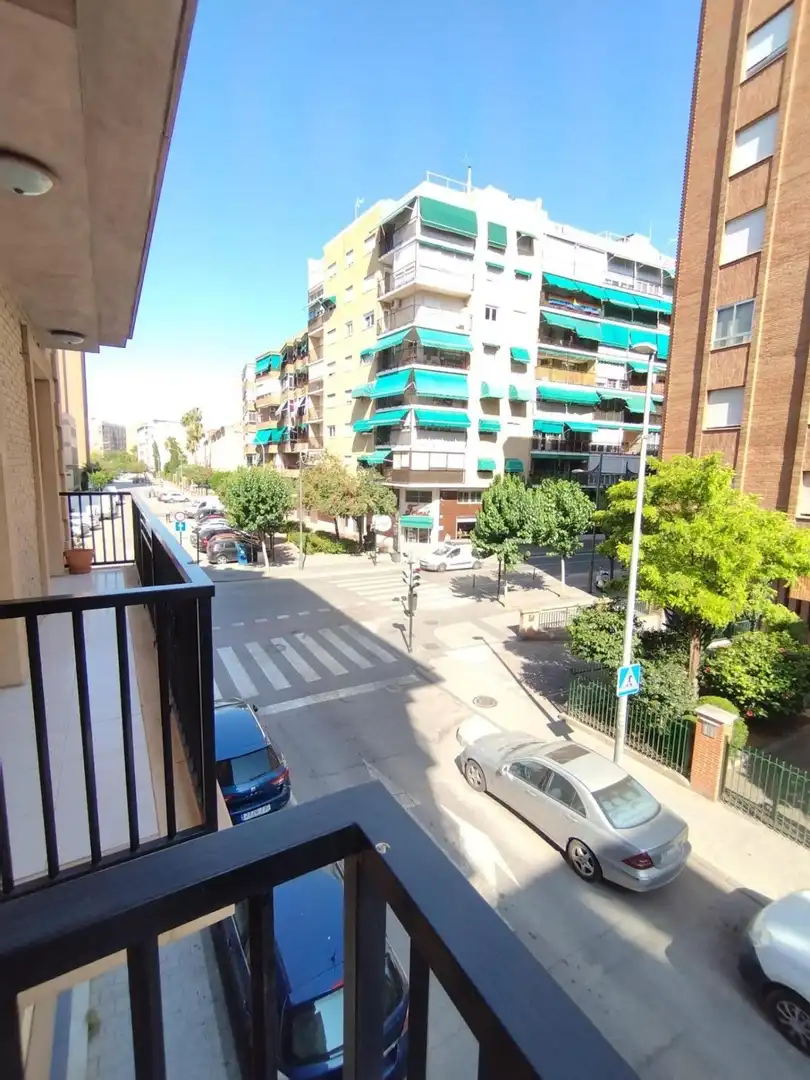 Vista exterior de Piso de alquiler en Murcia con Aire acondicionado, Amueblado y Balcón