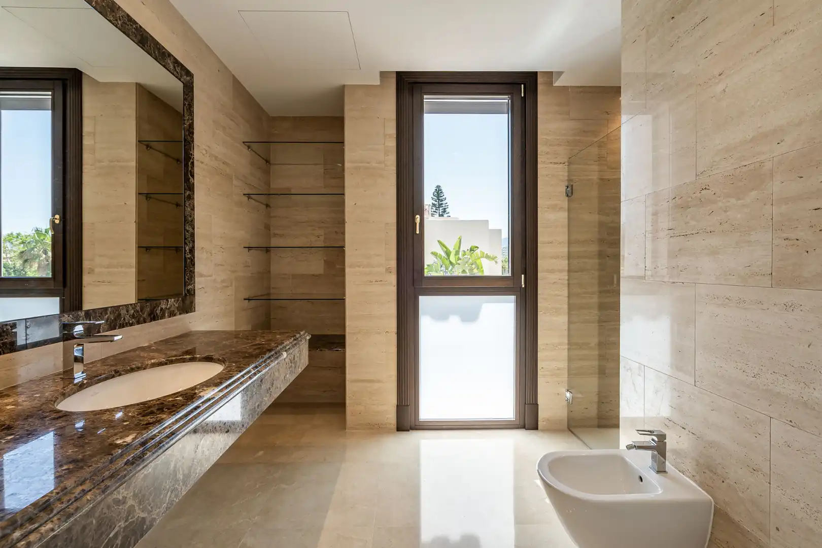 Bany de Casa o xalet en venda en Estepona amb Aire condicionat, Jardí privat i Terrassa