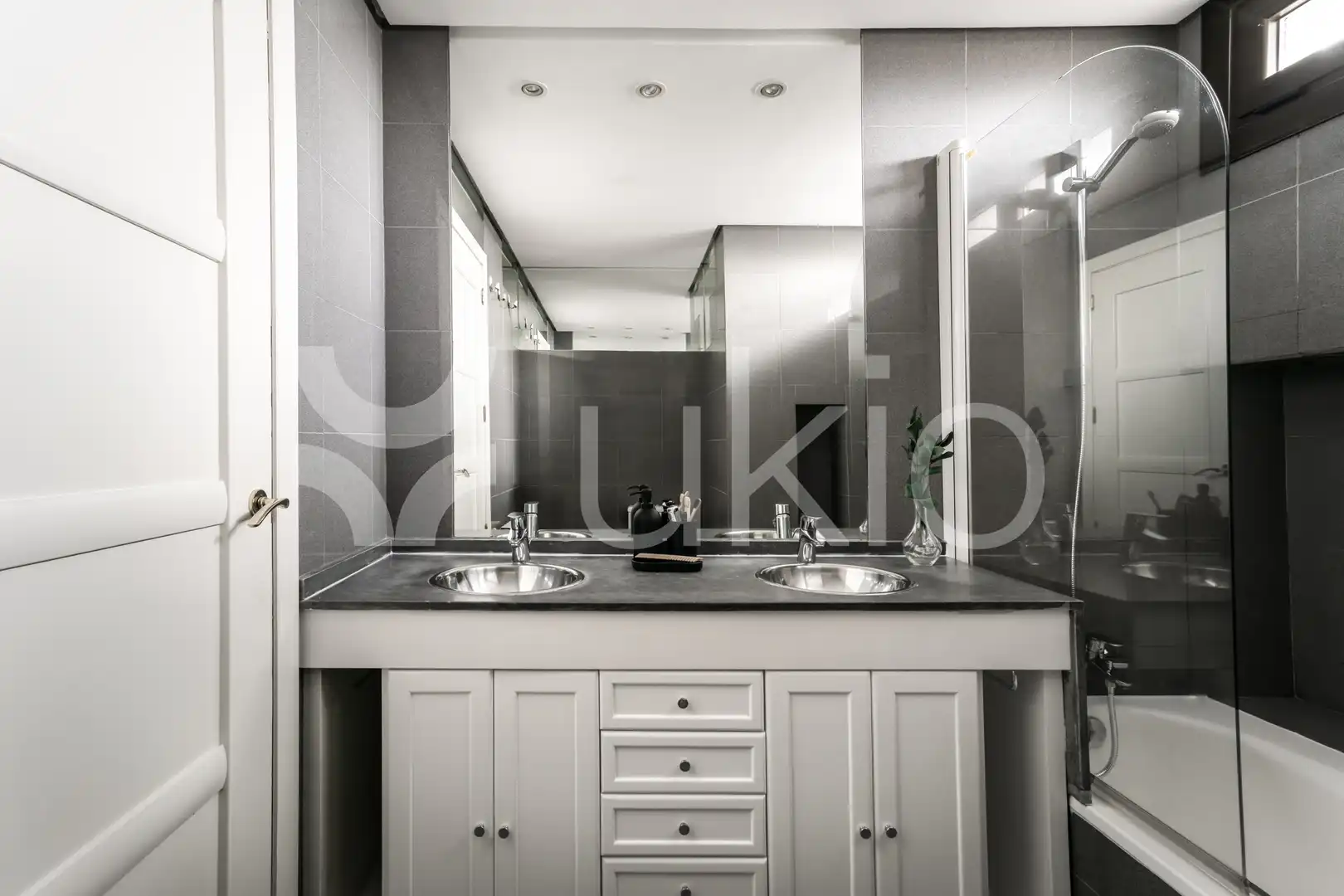 Baño de Apartamento de alquiler en Madrid con Aire acondicionado, Calefacción y Amueblado
