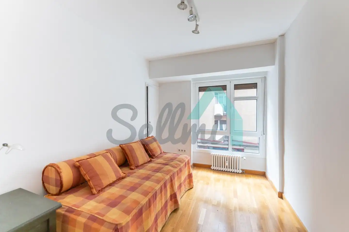 Habitación de Piso para compartir en Oviedo  con Calefacción, Terraza y Amueblado