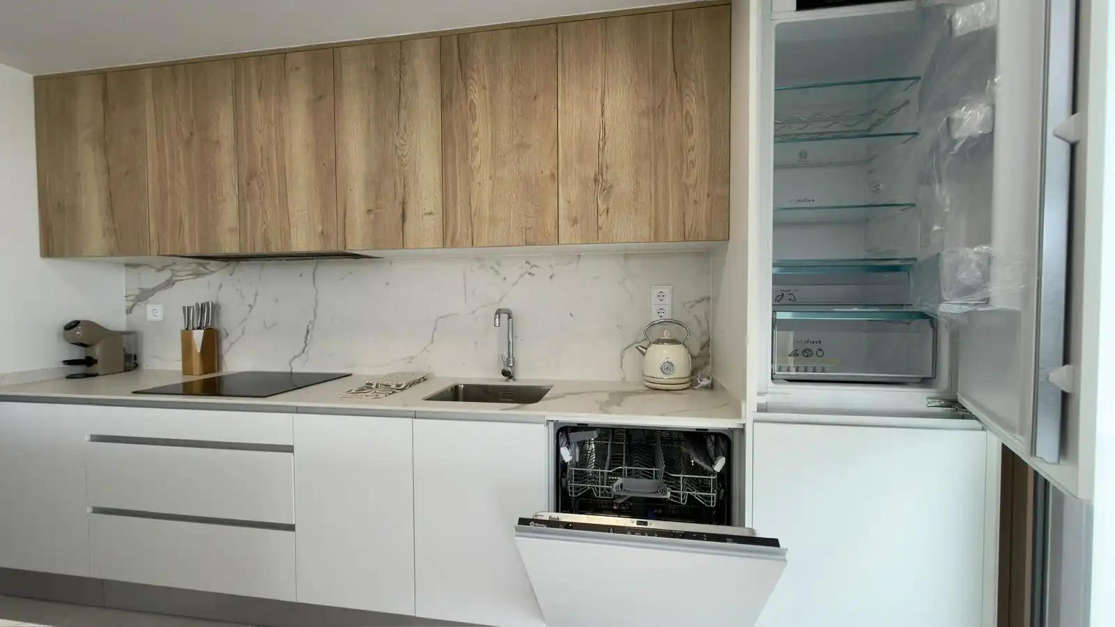 Cuina de Apartament de lloguer en Finestrat amb Aire condicionat, Jardí privat i Terrassa
