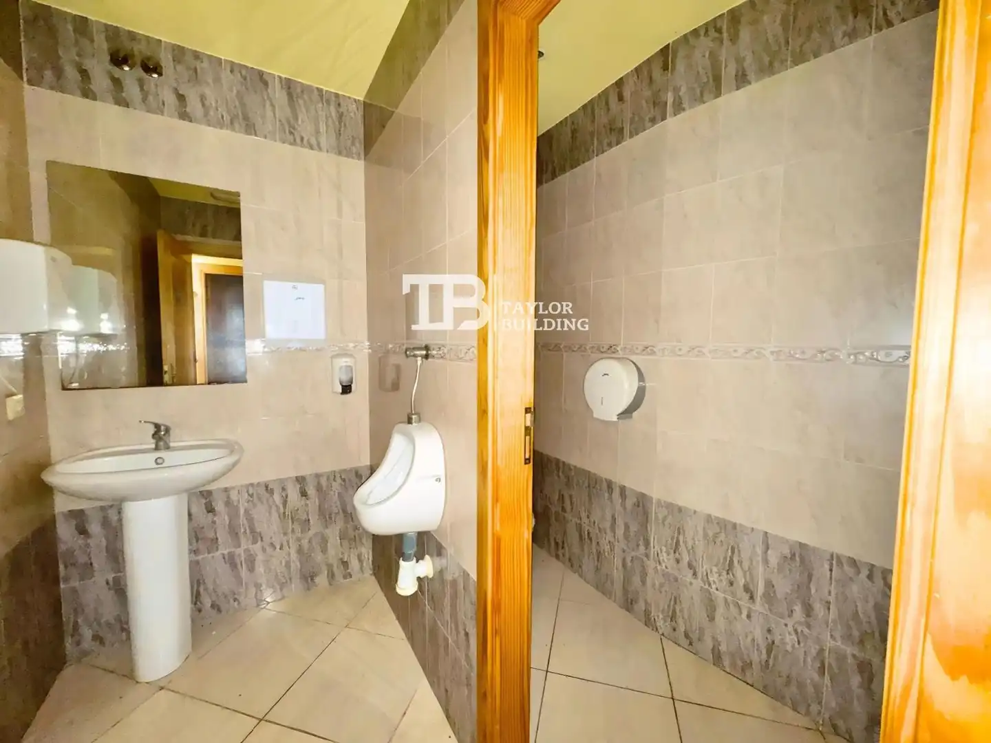 Bany de Local en venda en Andratx amb Aire condicionat, Parquet i Alarma