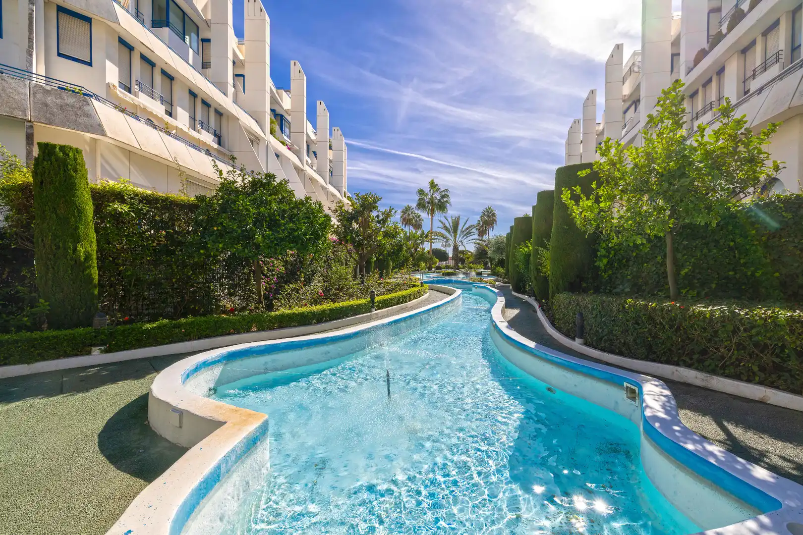 Außenansicht von Erdgeschoss zum Verkauf in Marbella mit Klimaanlage, Heizung und Terrasse