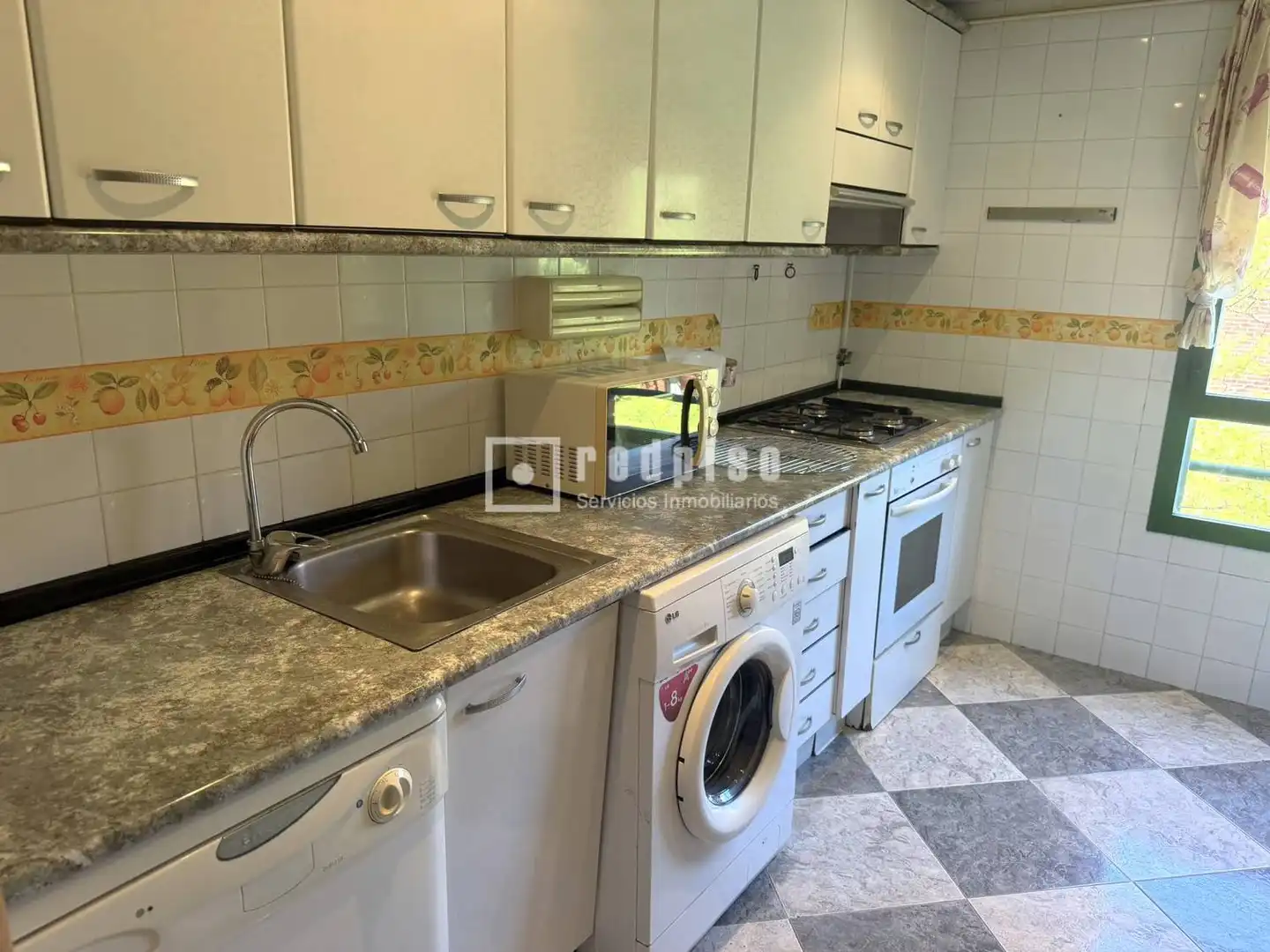Cocina de Apartamento de alquiler en Madrid con Terraza