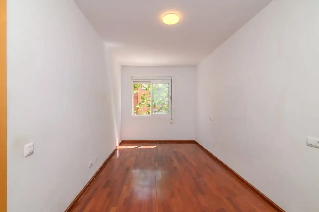 Dormitori de Pis en venda en Barcelona amb Parquet, Terrassa i Traster