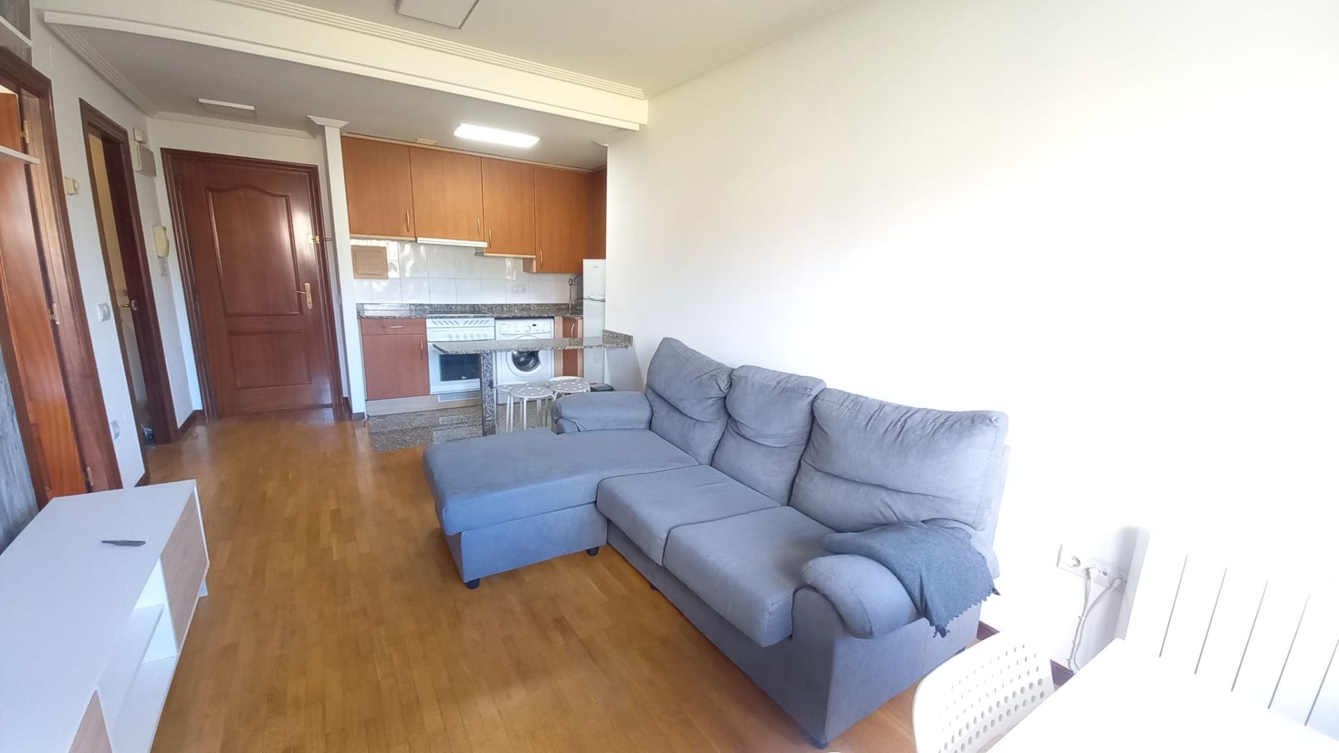 Sala d'estar de Pis de lloguer en Siero amb Calefacció, Parquet i Moblat