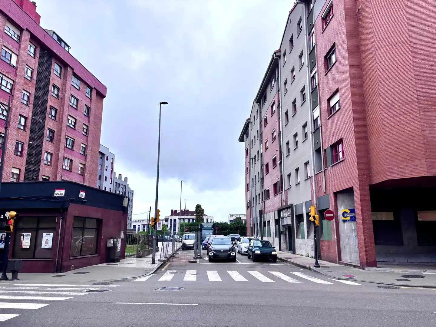 Außenansicht von Wohnung zum Verkauf in Gijón  mit Parkett, Möbliert und Ofen