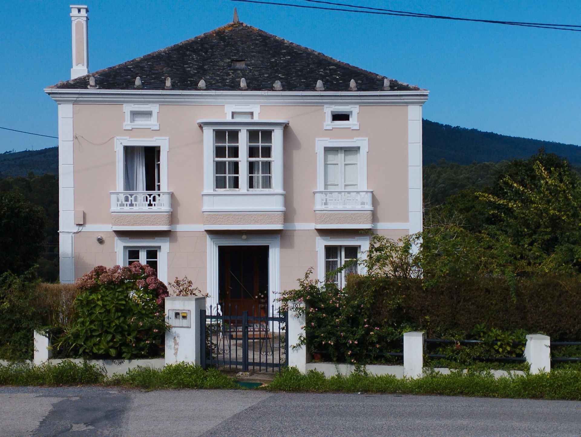 Vista exterior de Casa o xalet en venda en Cervo amb Jardí privat i Moblat