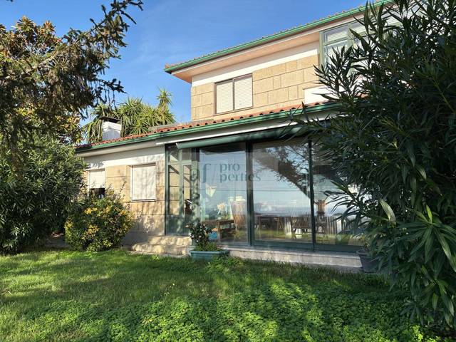 Casa-chalet en Venta en Coruxo - Oia - Saiáns