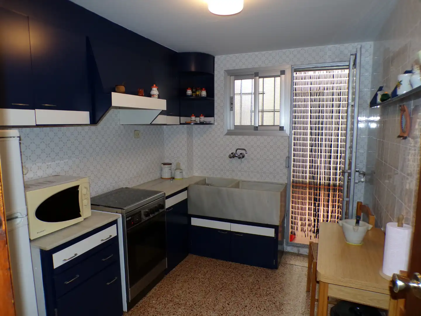 Küche von Wohnung zum Verkauf in Rocafort mit Ofen und Balkon
