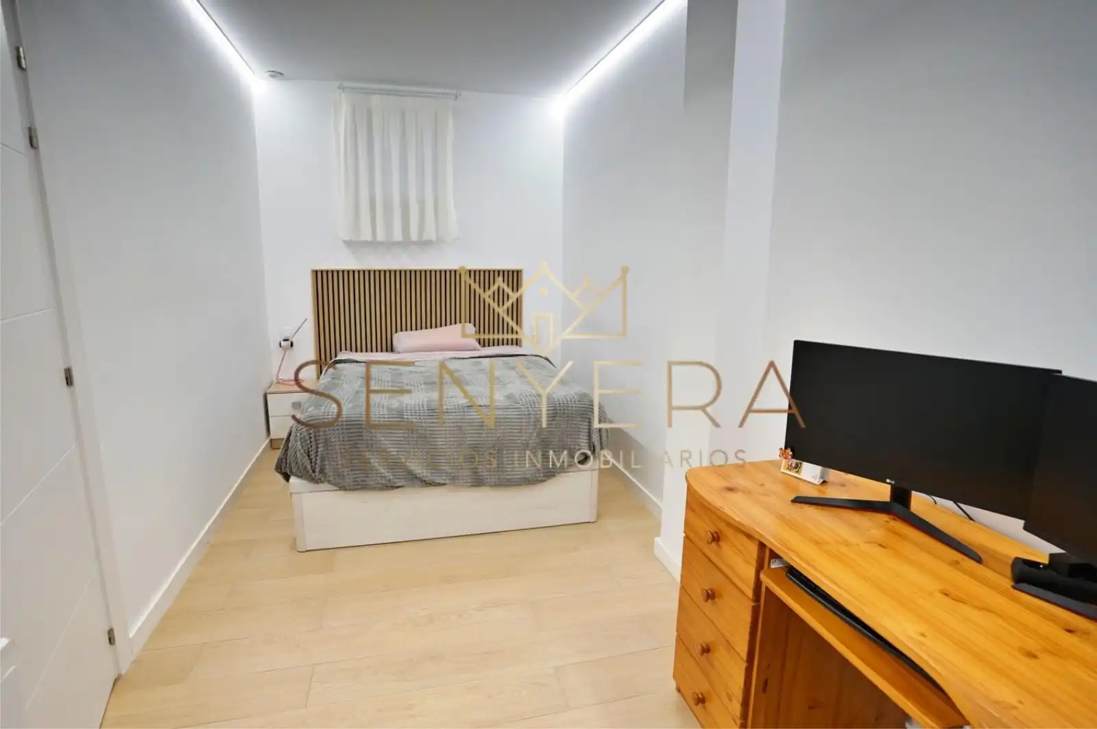 Schlafzimmer von Erdgeschoss zum Verkauf in Valencia mit Klimaanlage, Terrasse und Abstellraum