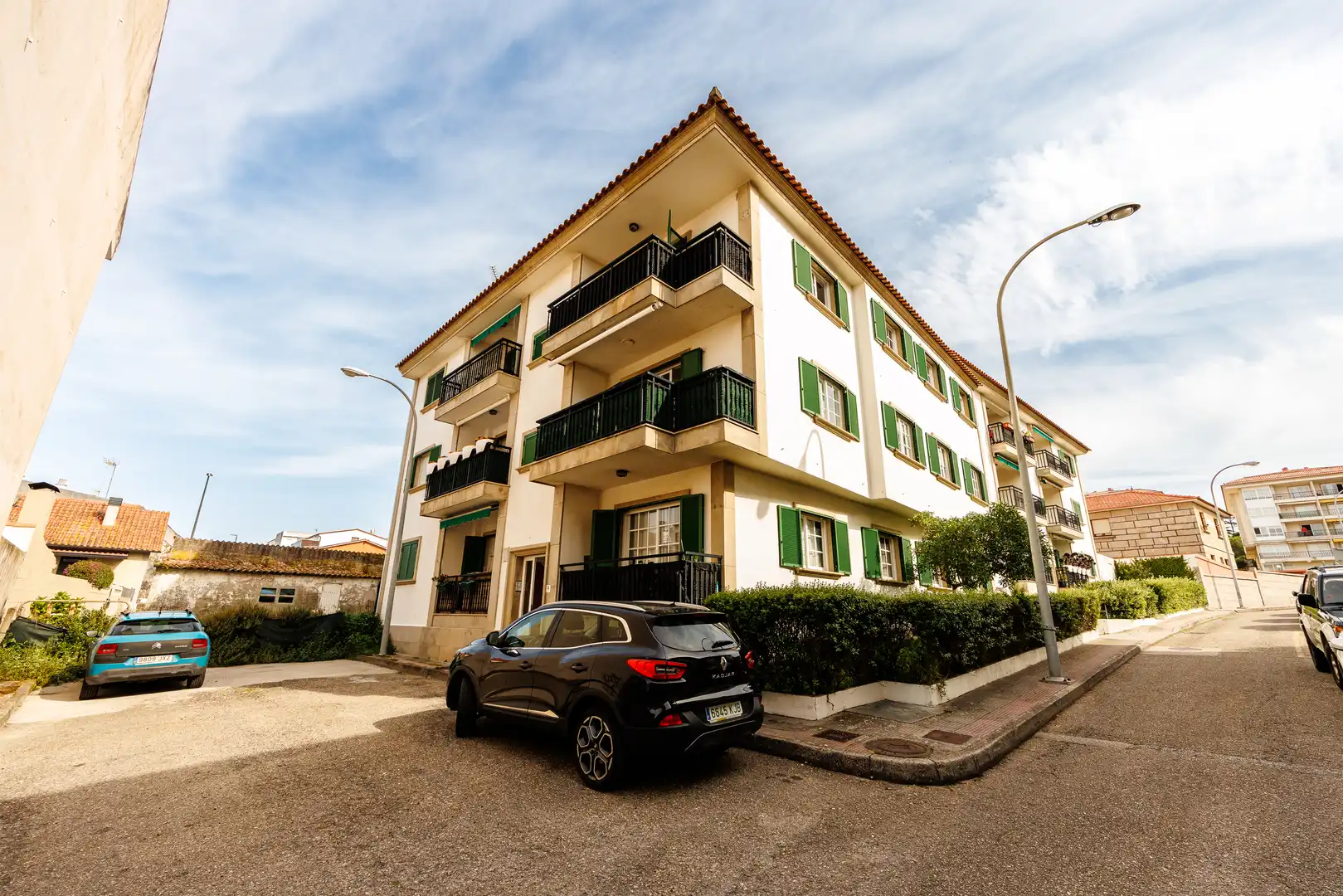 Vista exterior de Dúplex en venda en Nigrán amb Calefacció, Terrassa i Traster
