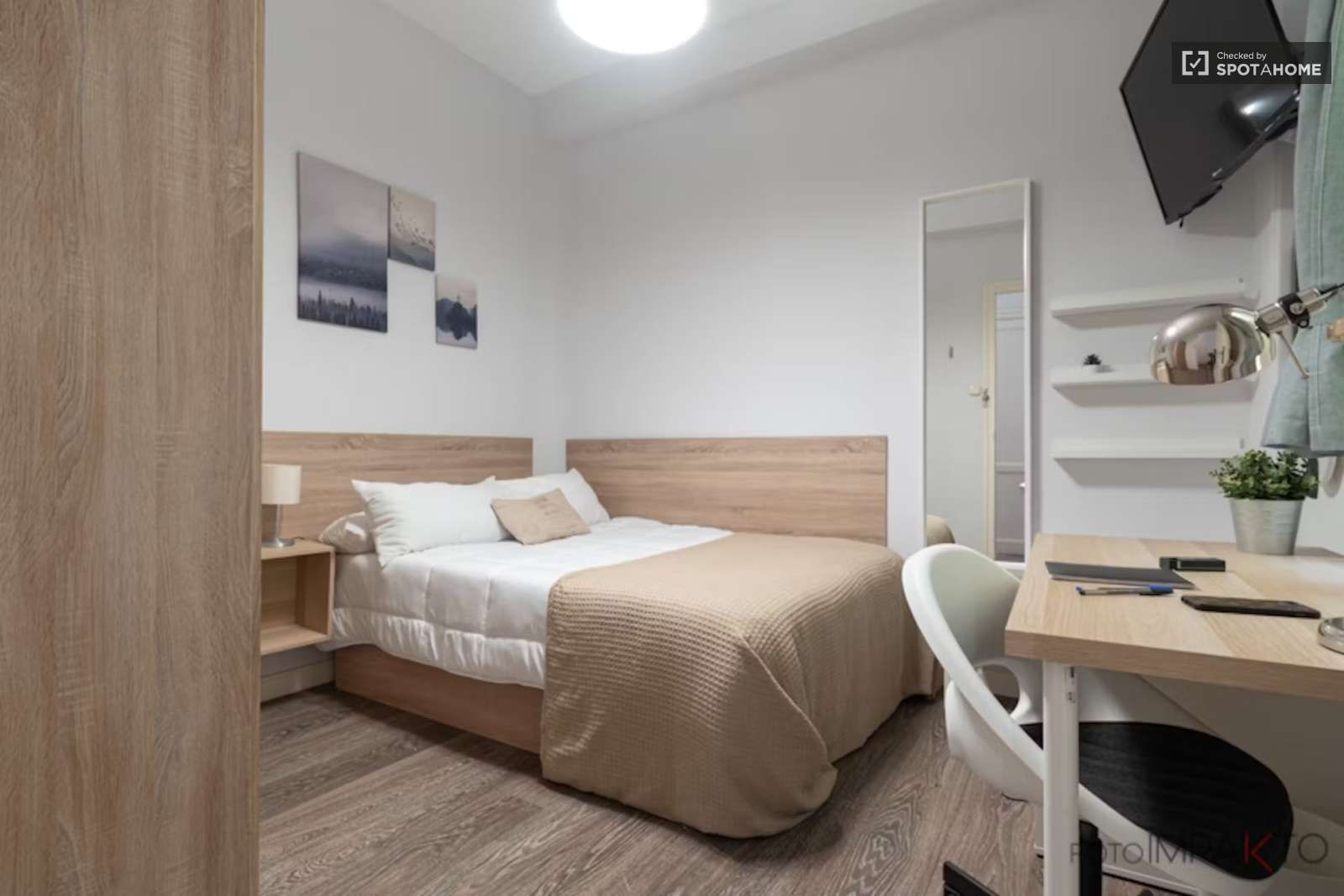 Bedroom of Flat to share in  Madrid Capital  with Air Conditioner, Heating and Terrace